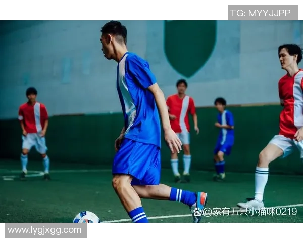 加时赛激战正酣决赛瞬息万变令人窒息的紧张时刻